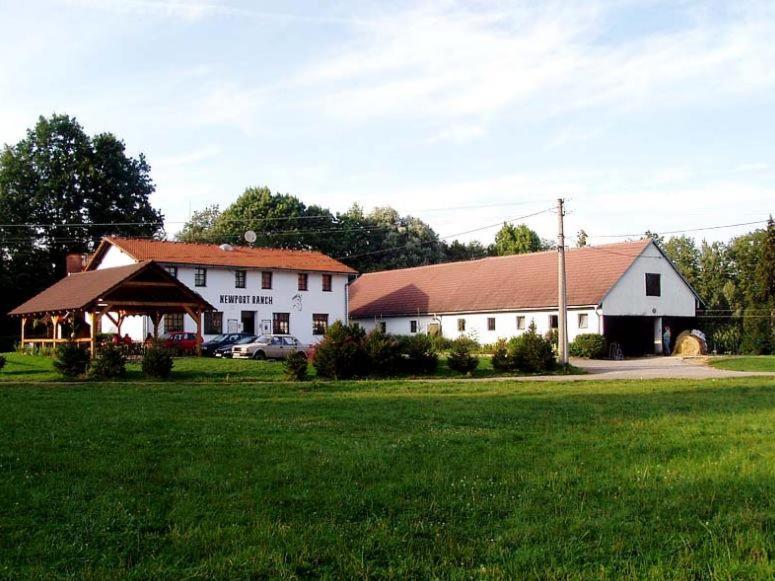 Staj Newport Hotel Dolní Domaslavice Buitenkant foto